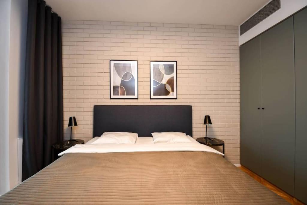 Skypark Luxury Apartment With Skyline View & Free Parking Братислава Екстериор снимка